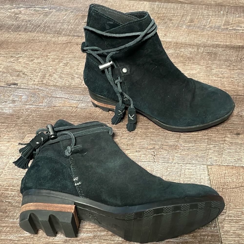 Sorel suede ankle boots booties